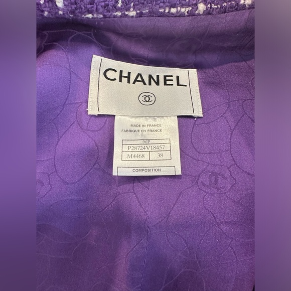 ***SOLD*** Chanel Purple Tweed Jacket- Spring 2006 Runway - Picture 4 of 11